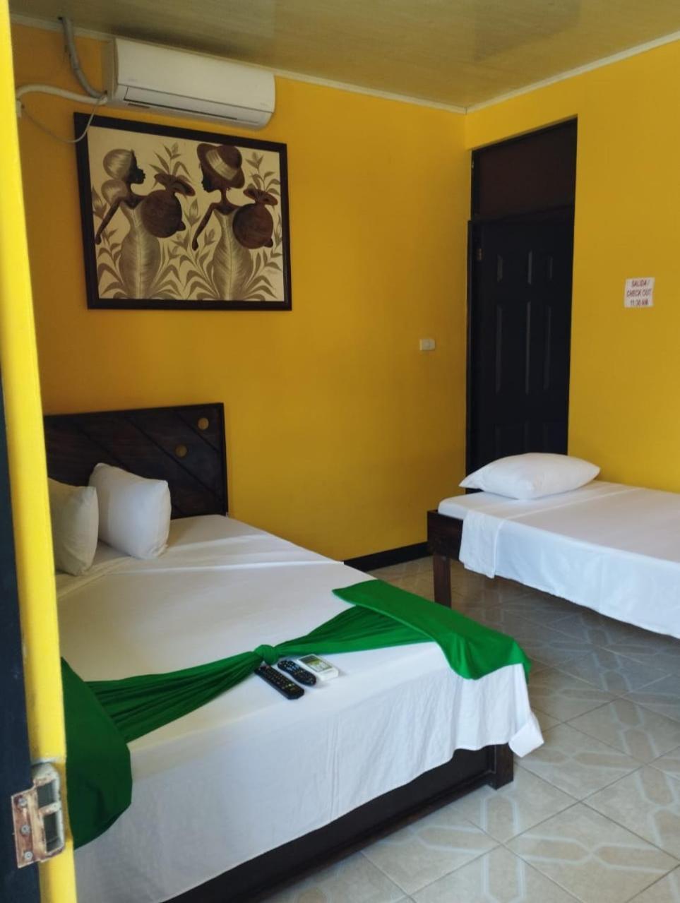 Cabinas Hukats Secret Jungle Puerto Viejo de Talamanca Экстерьер фото